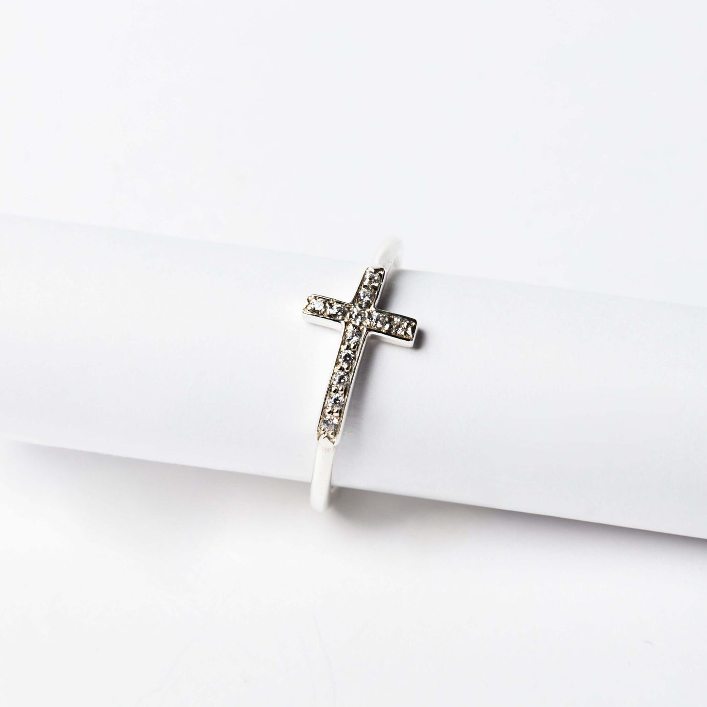 anel em prata 925 cravado a zircónias cristal com cruz para homem