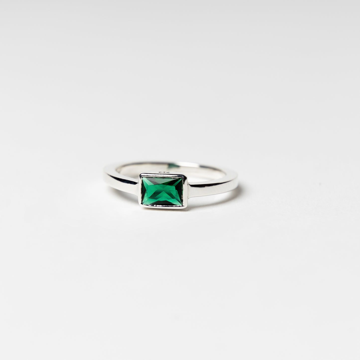 Rectangular emerald stone ring