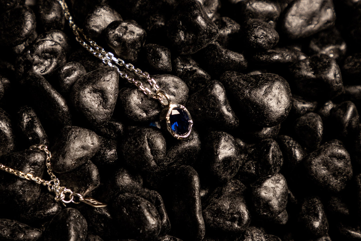Sapphire oval stone necklace